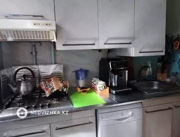 3-комнатная квартира, этаж 2 из 4, 60 м², миниатюра 1
