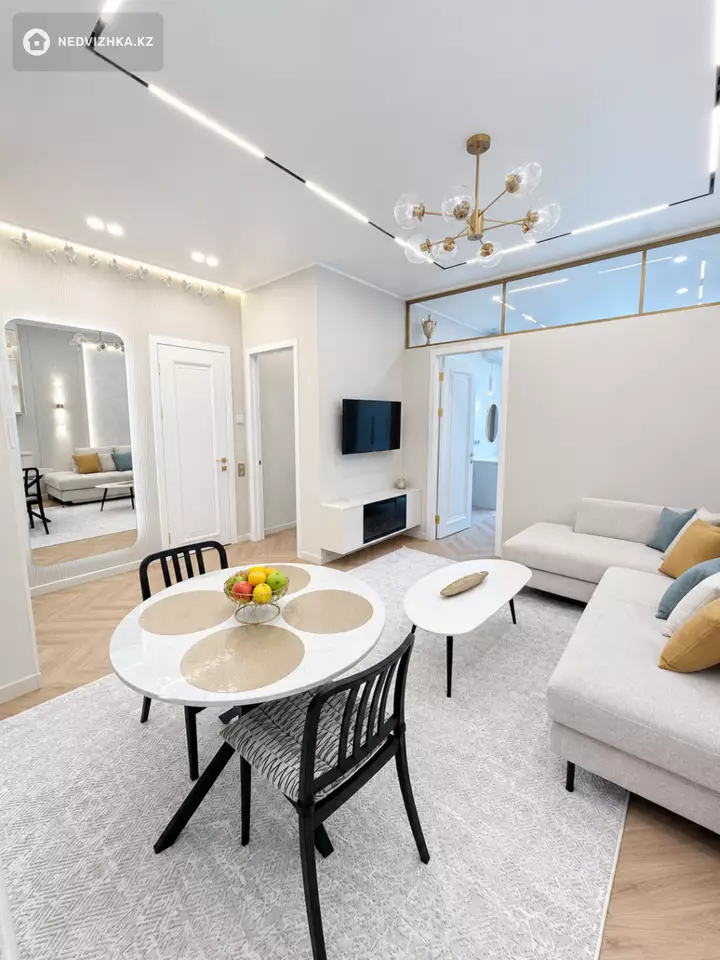 3-комнатная квартира, этаж 2 из 8, 65 м², фотография 2