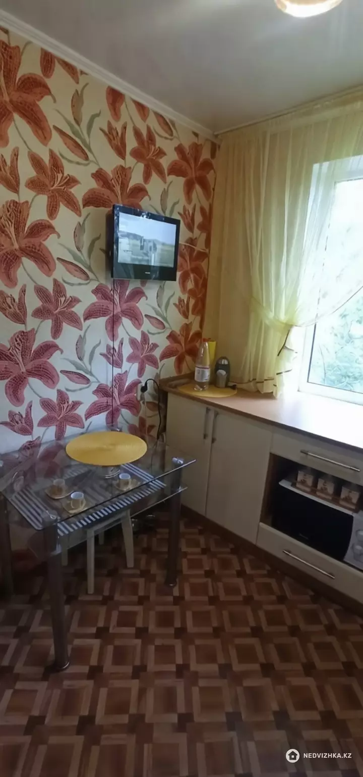 2-комнатная квартира, этаж 4 из 5, 50 м²