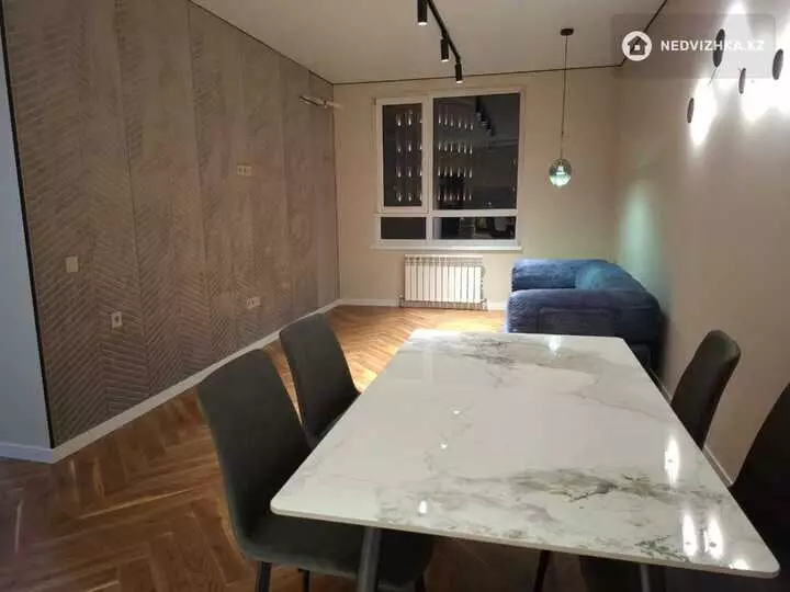 2-комнатная квартира, этаж 3 из 17, 56 м², фотография 2