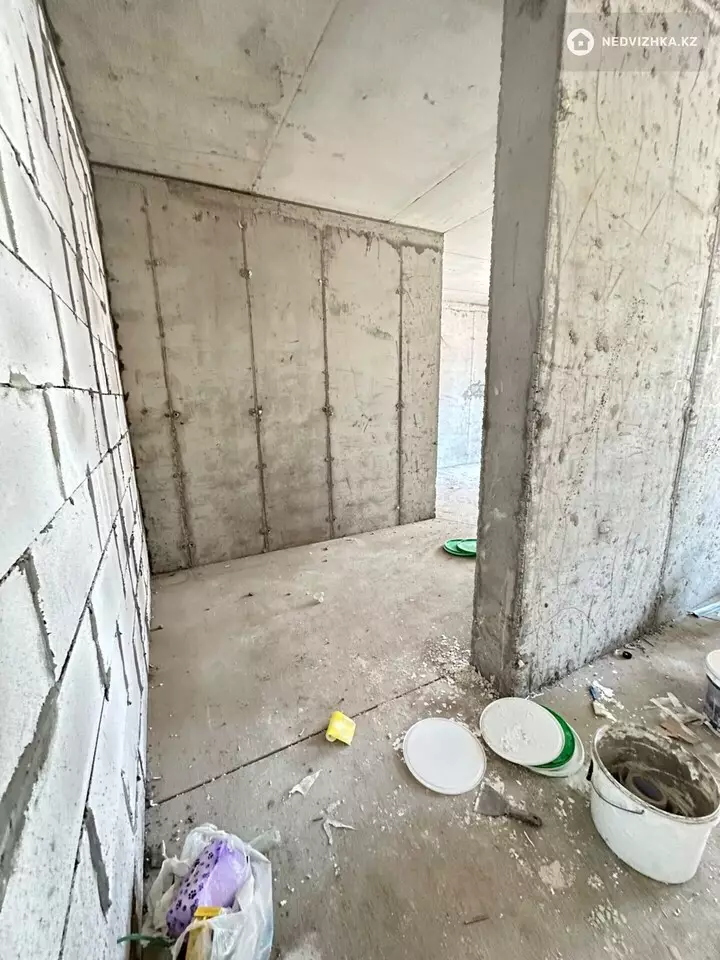 2-комнатная квартира, этаж 2 из 9, 69 м², фотография 2