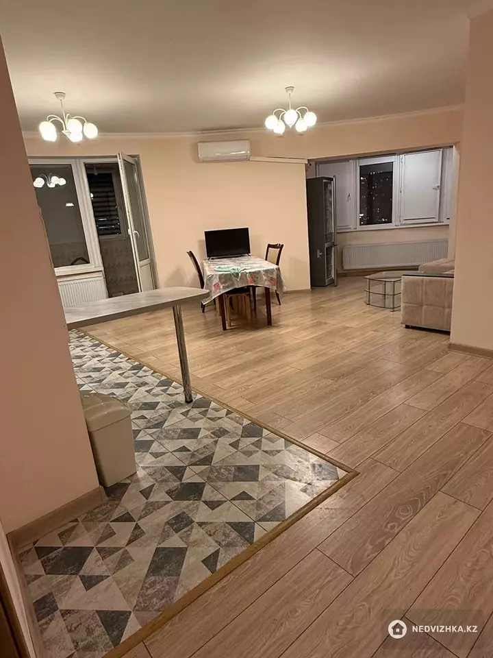 3-комнатная квартира, этаж 9 из 19, 120 м², На длительный срок, фотография 2