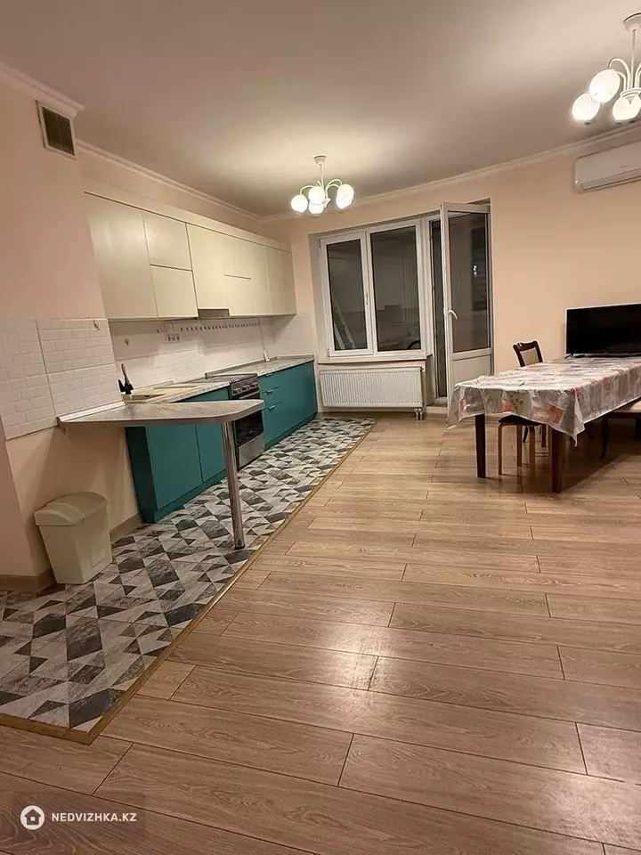 3-комнатная квартира, этаж 9 из 19, 120 м², На длительный срок