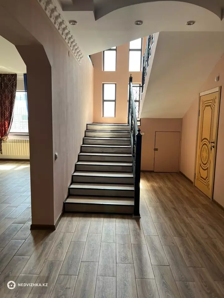 8-комнатный дом, 8 соток, 220 м², фотография 3