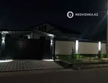 6-комнатный дом, 0.8 соток, 240 м²
