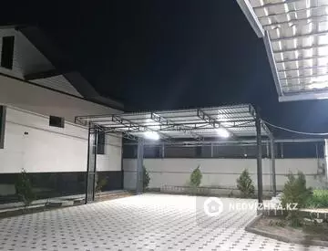 6-комнатный дом, 0.8 соток, 240 м²