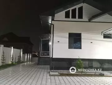 6-комнатный дом, 0.8 соток, 240 м²