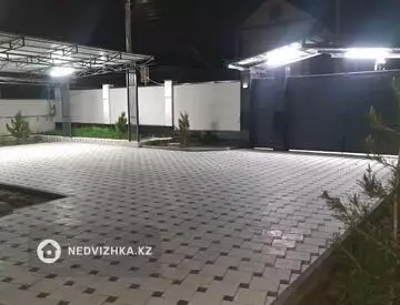 6-комнатный дом, 0.8 соток, 240 м²