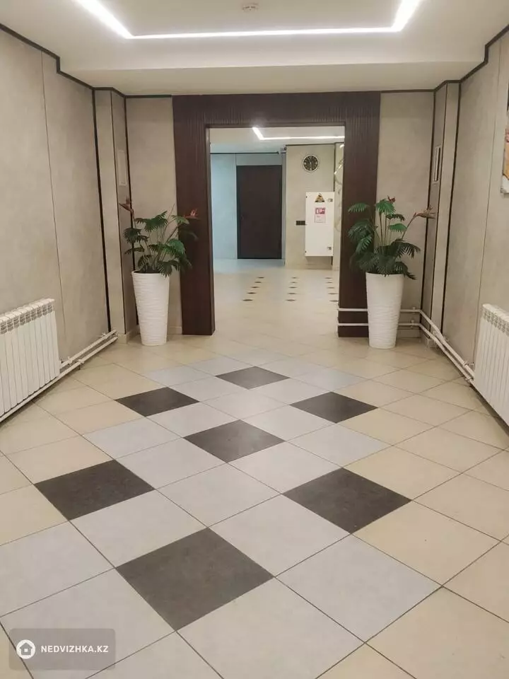 4-комнатная квартира, этаж 8 из 24, 106 м²