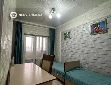 3-комнатная квартира, этаж 4 из 4, 70 м², миниатюра 1