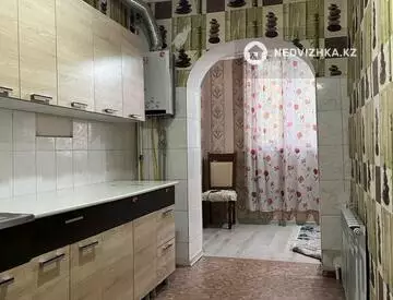 3-комнатная квартира, этаж 4 из 4, 70 м², миниатюра 2