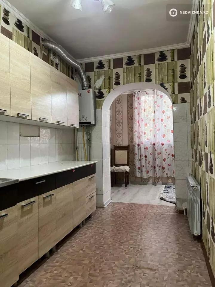 3-комнатная квартира, этаж 4 из 4, 70 м², фотография 2