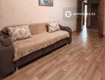 2-комнатная квартира, этаж 3 из 3, 48 м², миниатюра 1