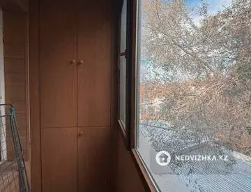 2-комнатная квартира, этаж 3 из 3, 48 м², миниатюра 2