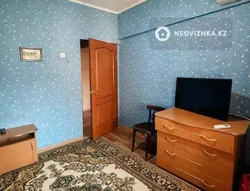 2-комнатная квартира, этаж 3 из 3, 48 м², миниатюра 3