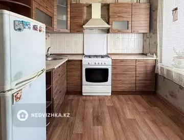 2-комнатная квартира, этаж 3 из 3, 48 м², миниатюра 6