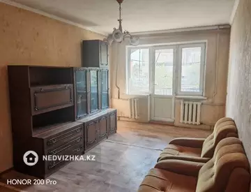 2-комнатная квартира, этаж 3 из 4, 42 м², миниатюра 2