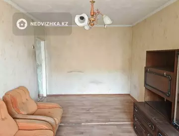 2-комнатная квартира, этаж 3 из 4, 42 м², миниатюра 3