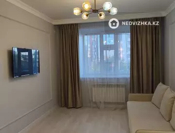 2-комнатная квартира, этаж 2 из 10, 45 м², На длительный срок, миниатюра 2