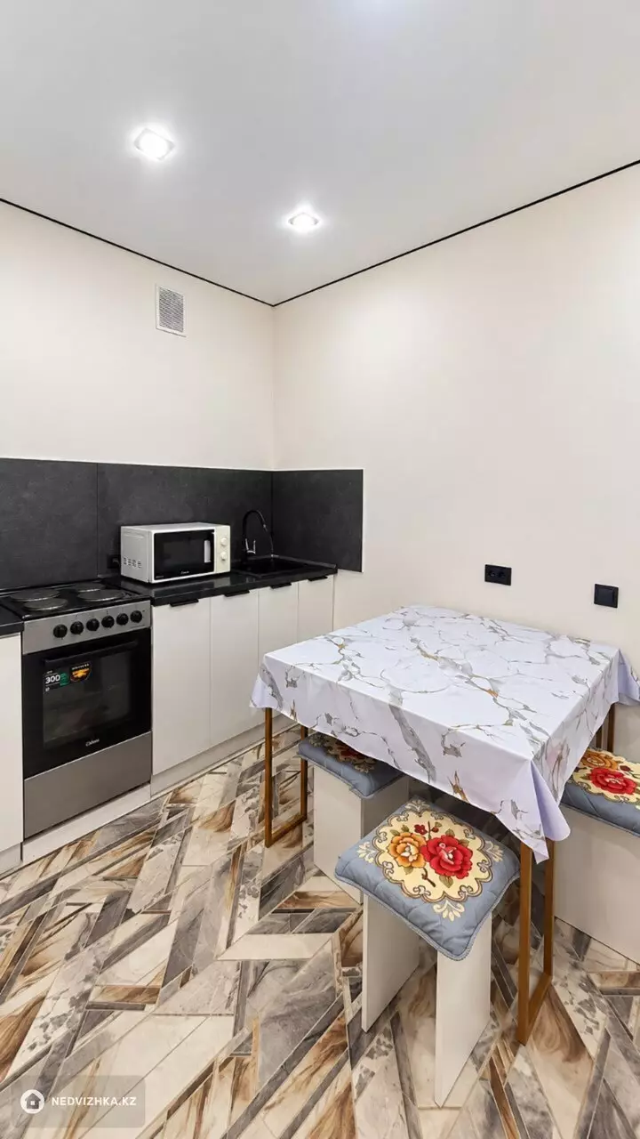 1-комнатная квартира, этаж 2 из 10, 39 м², фотография 3
