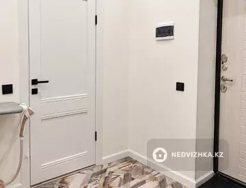 1-комнатная квартира, этаж 2 из 10, 39 м², миниатюра 10