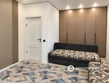1-комнатная квартира, этаж 2 из 10, 39 м², миниатюра 1
