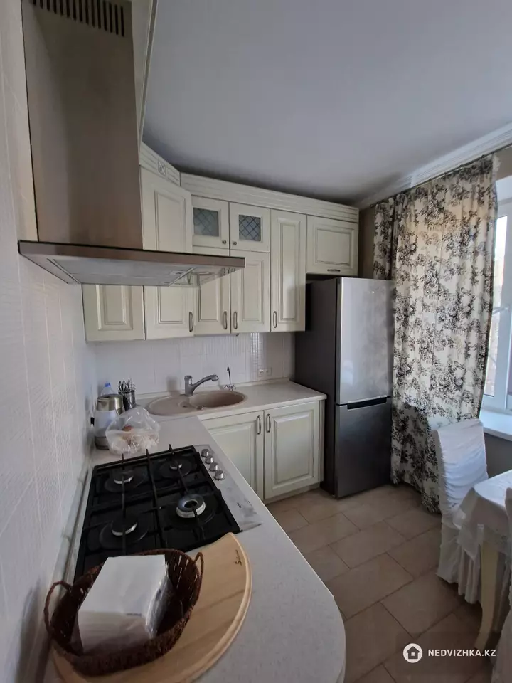 2-комнатная квартира, этаж 4 из 5, 65 м², На длительный срок, фотография 3