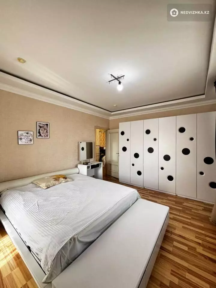 2-комнатная квартира, этаж 10 из 10, 77 м², фотография 4