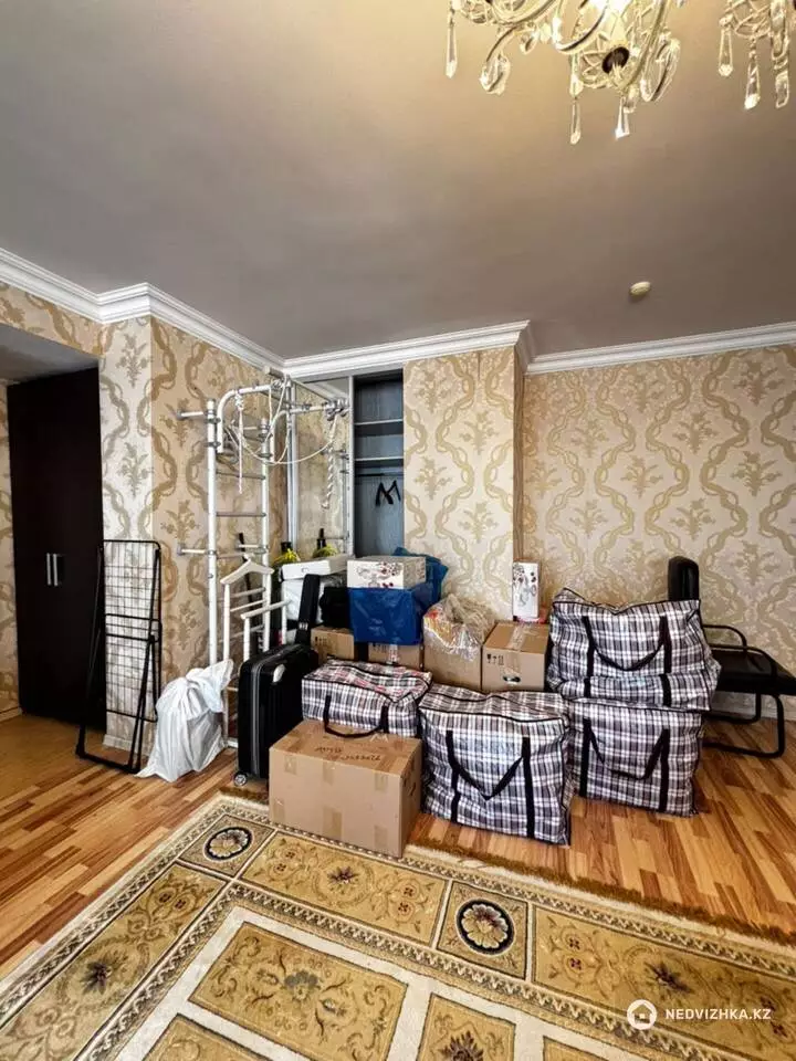2-комнатная квартира, этаж 10 из 10, 77 м², фотография 3