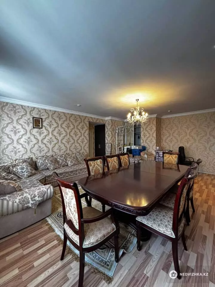 2-комнатная квартира, этаж 10 из 10, 77 м², фотография 2
