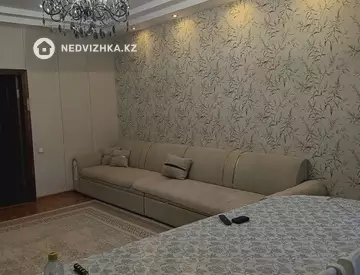 3-комнатная квартира, этаж 2 из 3, 94 м², миниатюра 2