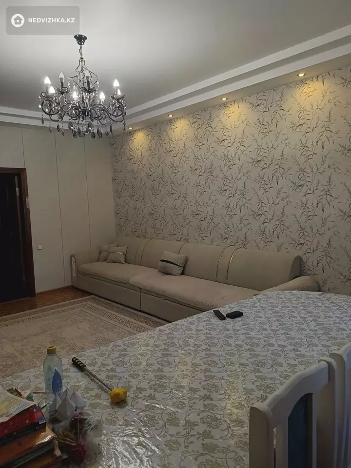 3-комнатная квартира, этаж 2 из 3, 94 м², фотография 2