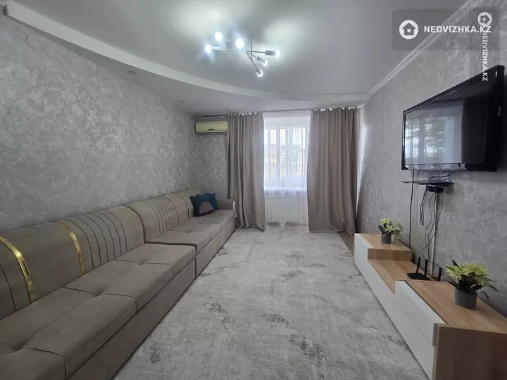 4-комнатная квартира, этаж 2 из 5, 85 м², Посуточно, фотография 3