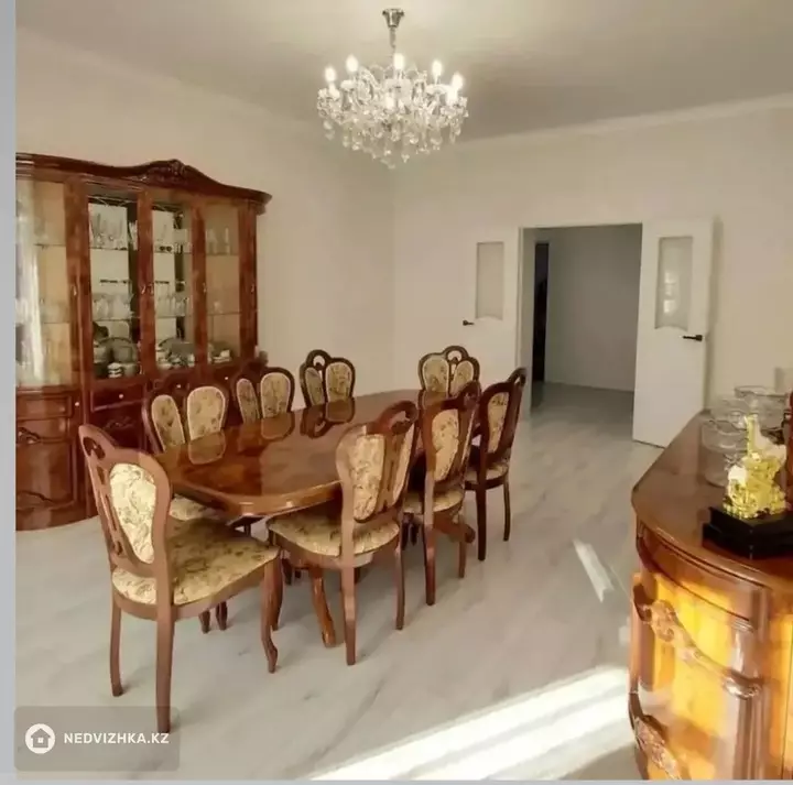 4-комнатная квартира, этаж 5 из 6, 124 м²