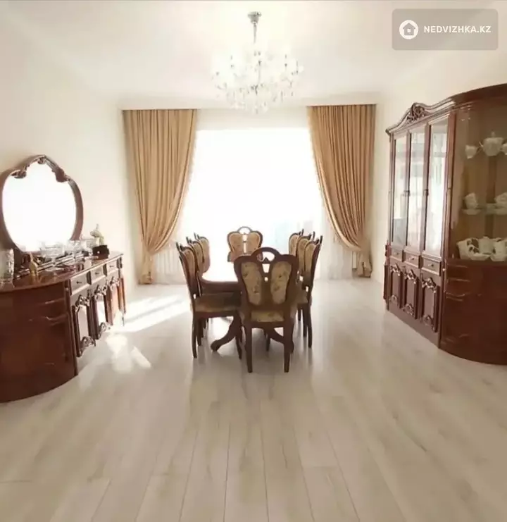 4-комнатная квартира, этаж 5 из 6, 124 м², фотография 3