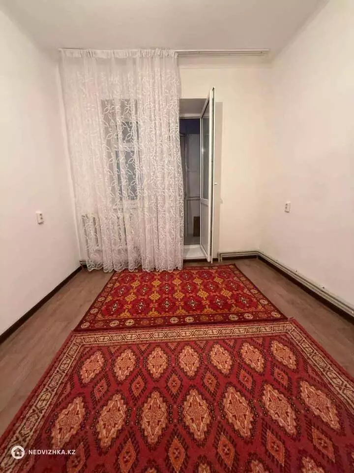 3-комнатная квартира, этаж 3 из 5, 72 м², фотография 2