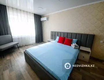 1-комнатная квартира, этаж 4 из 5, 33 м², Посуточно