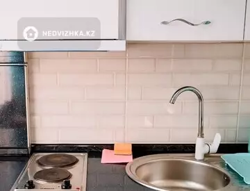 1-комнатная квартира, этаж 4 из 5, 33 м², Посуточно, миниатюра 6