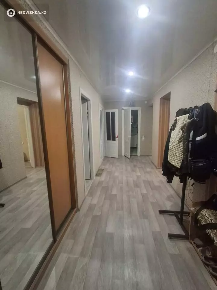 3-комнатная квартира, этаж 3 из 5, 86 м², фотография 2