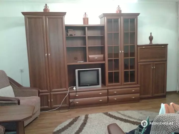 1-комнатная квартира, этаж 1 из 5, 36 м², На длительный срок