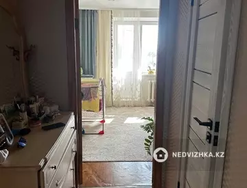 3-комнатная квартира, этаж 9 из 9, 65 м², миниатюра 1