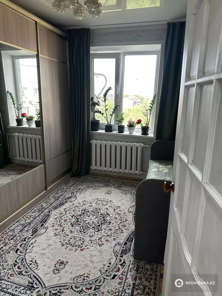 3-комнатная квартира, этаж 9 из 9, 65 м², фотография 2