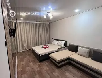 1-комнатная квартира, этаж 3 из 5, 32 м², Посуточно, миниатюра 2