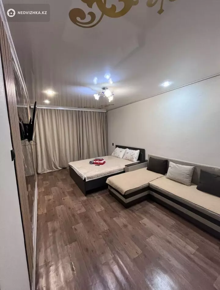 1-комнатная квартира, этаж 3 из 5, 32 м², Посуточно, фотография 2