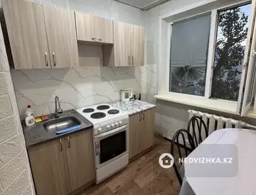1-комнатная квартира, этаж 3 из 5, 32 м², Посуточно, миниатюра 4