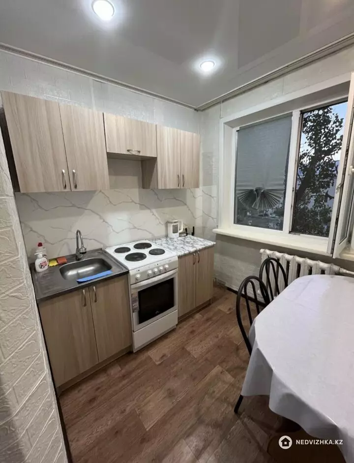 1-комнатная квартира, этаж 3 из 5, 32 м², Посуточно, фотография 4