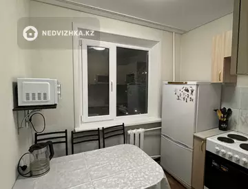 2-комнатная квартира, этаж 2 из 5, 45 м², Посуточно, миниатюра 3