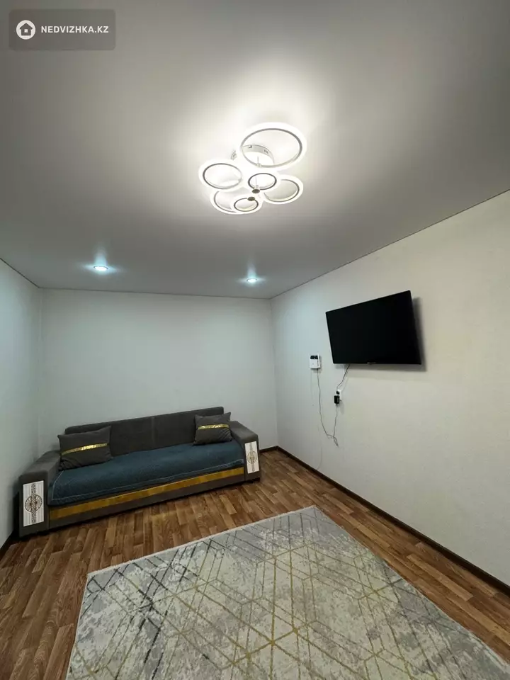2-комнатная квартира, этаж 2 из 5, 45 м², Посуточно, 5-фотосурет