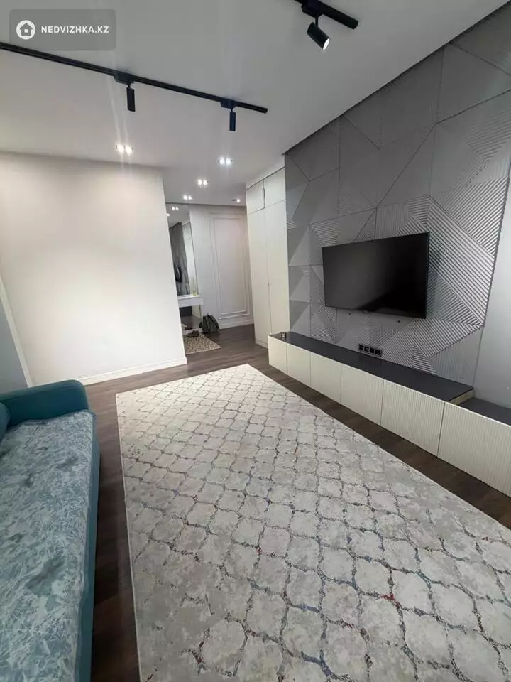 3-комнатная квартира, этаж 5 из 10, 99 м², фотография 2
