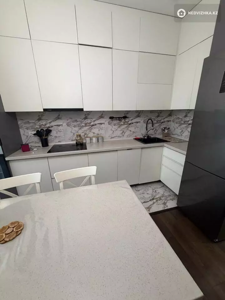 3-комнатная квартира, этаж 5 из 10, 99 м², фотография 4